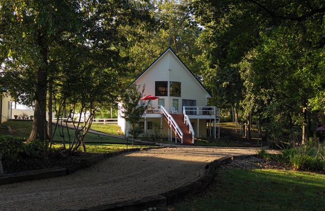 "Gardenside Chalet" Walk-in Norfork River Access in Norfork, AR