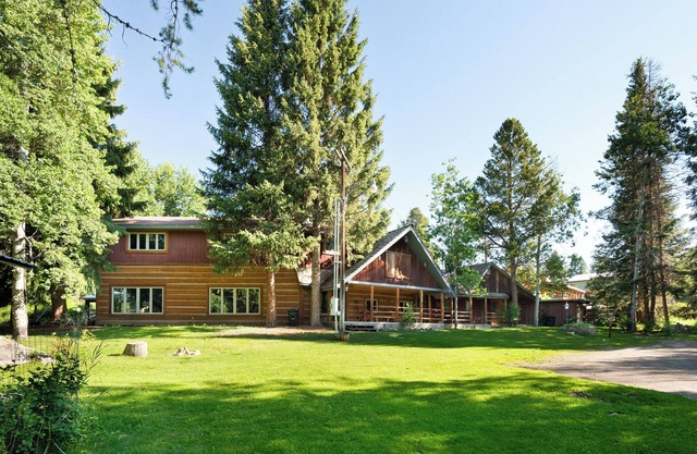Gardiner Getaway: your cozy cabin near Yellowstone National Park! [Unit 1]