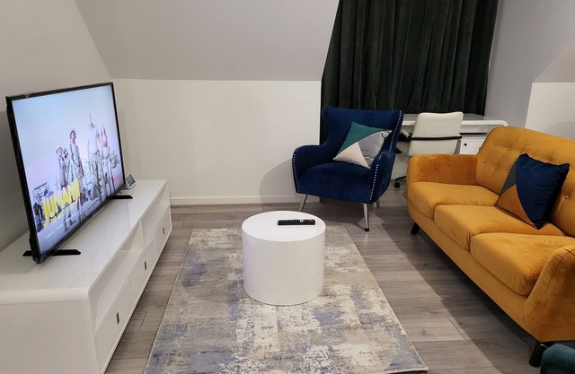 Garland Modern 2 Bedroom Apartment With Parking