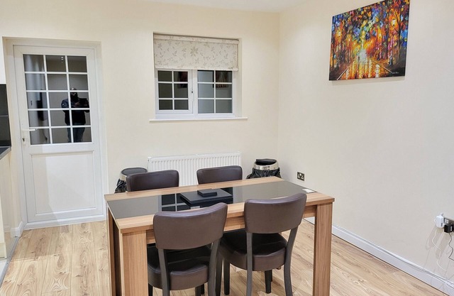 Garland Modern Spacious Apartment With Garden, Edgware