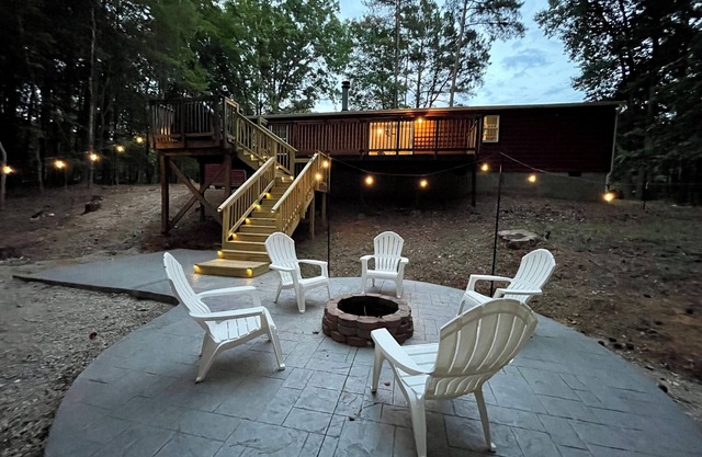Gaston Getaway- Location, Lake, Fun & Firepit!