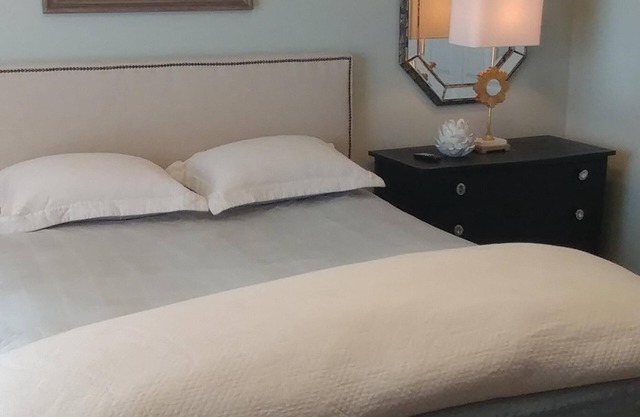 - Gated 2 Bedroom Condo In Ballantyne