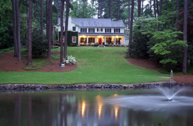 MAISON DE 5 CH FERMÉE SUR 3 ACRES 2. 5 MILLES DE TOURNOI DE GOLF MASTERS