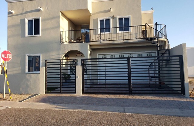 Gated community 5 bedrooms 5 bath