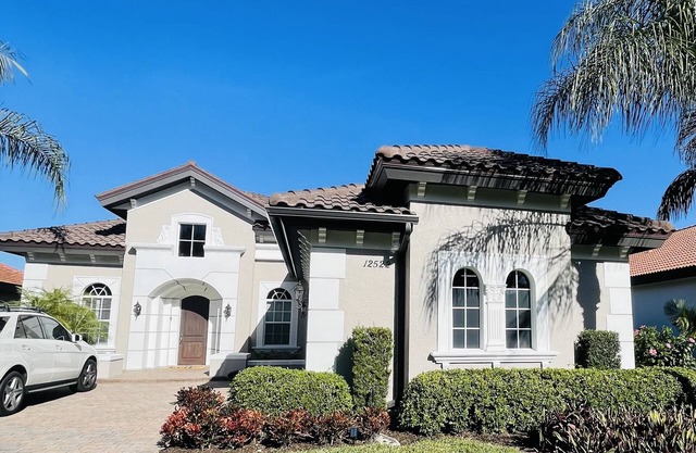 Gated Community Executive Home with Pool and Hot Tub! Golf, Tennis Community