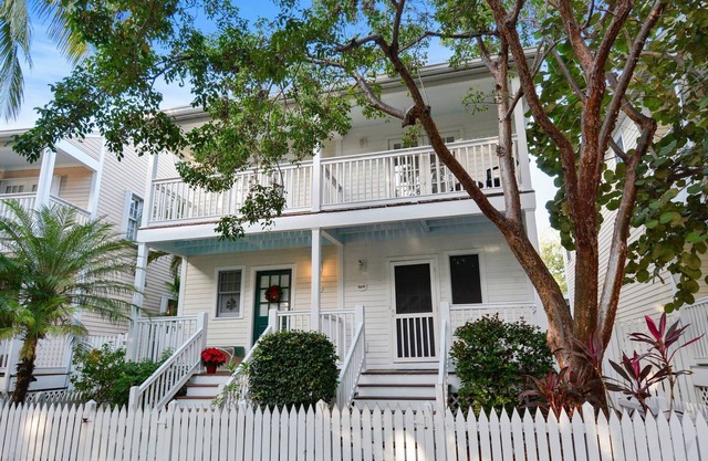 Gated Golf Community w/ Pool, Prime Location Mins to Old Town | Long-Term Stays