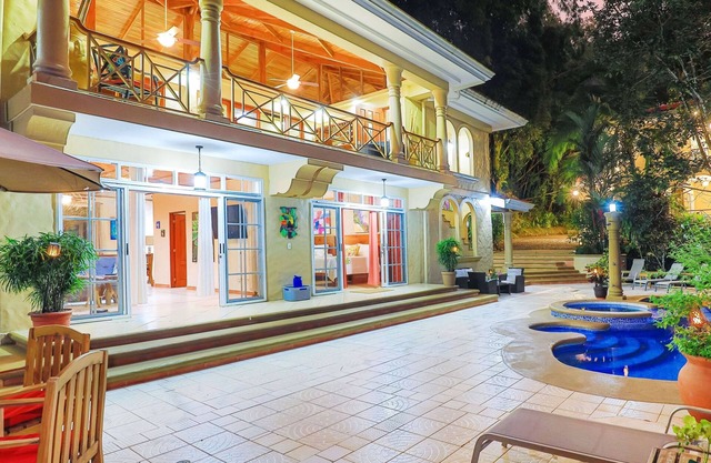 Private Gated Jungle House - Près de la plage! Faible taux d'introduction!