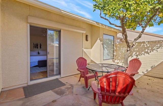 Stylish Gated Gem—Garage, Pool, Spa & Super WiFi! DownTown, I-10, U of A,
