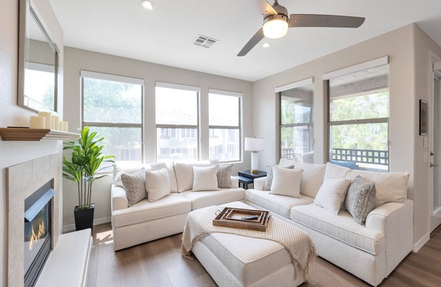 Gated w/ Garage, Heated Pool/Spa/Fitness Room, Near Hiking & Kierland Commons Fine Dining & Shopping
