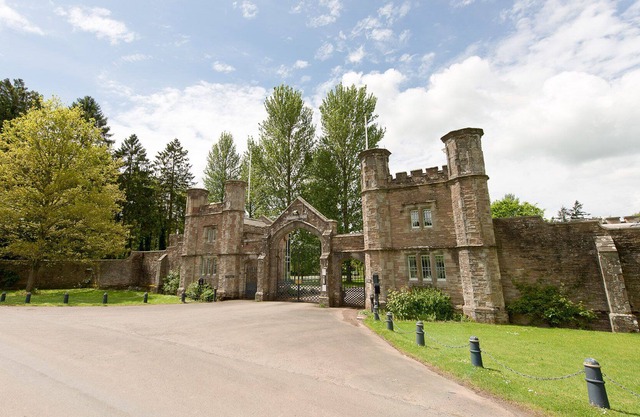 GATEHOUSE EVE LODGE IN A STUNNING SETTING