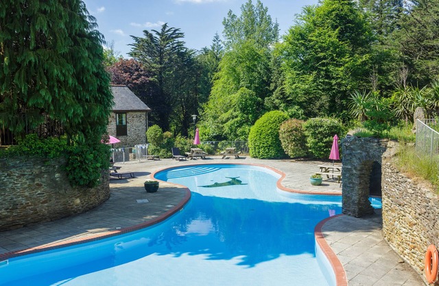 Belle Stone Country Cottage Situé dans un domaine de 28 acres, plus Piscine