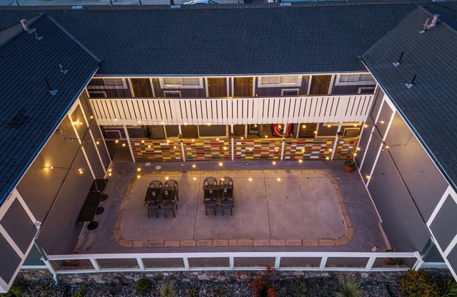 Gateway Lodge