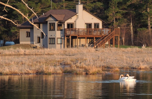 Porte d'entrée du lac Supérieur près d'Ashland, WI. Cabine privée-237 acres et sentiers.