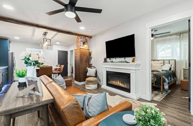 *NEW* Gatsby 2b/1.5b Historic Downtown Caldwell