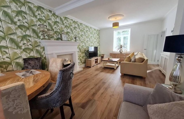 Beautiful 4 bedroom house near town centre. BPW