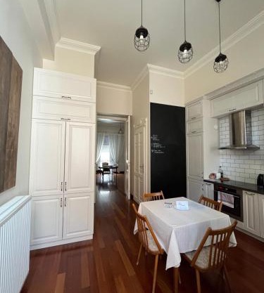 Gellert Square Family Residence - Premium Stay in Buda Side's Cultural Center