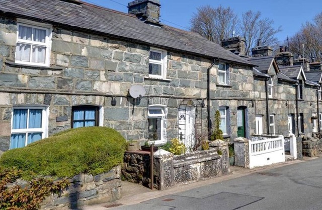 Un chalet en pierre attrayant en terrasses entouré par la beauté du parc national de Snowdonia. Provid