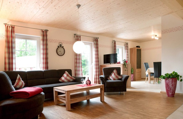 Séjour confortable avec terrasse privée.