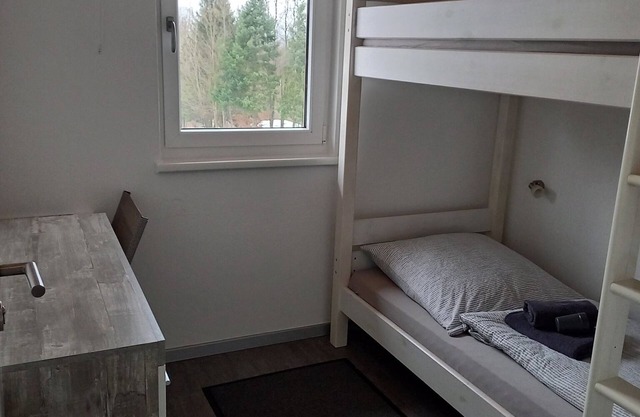Chalet confortable de 50 m² avec terrasse, parking gratuit et Wi-Fi