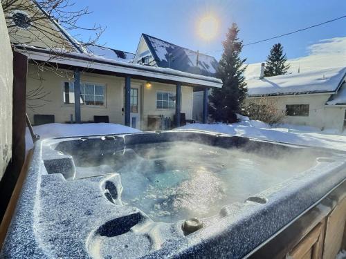 Gem Palace with Hot Tub Sauna