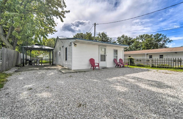 Geneva-on-the-Lake Cottage w / Patio - Walk to Shore