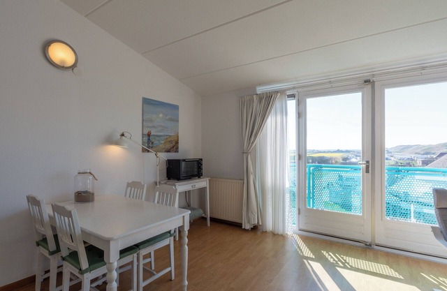 Genieten in het Mooie Vakantieappartement Gelegen in Julianadorp aan Zee