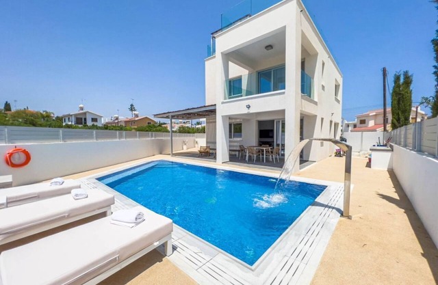 Stunning 4 bedroom villa with Seaview, Game Room, Gym and Private Pool