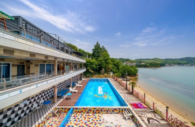 Geoje Jangmok Hawaii Pension