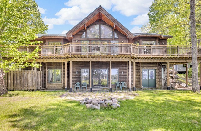 Georges Pond Hideaway - Bright and Sunny Oasis!