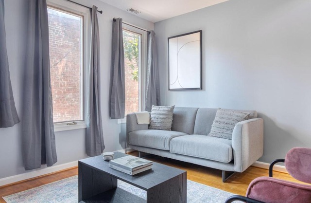 Georgetown 2br w wd nr Embassy Row nightlife WDC-705