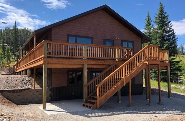 Georgetown Lake House With 4 bedrooms, 3 bathrooms, game room, fire pit, & more