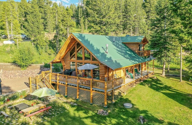 Georgetown Lake Log Home Retreat with Hot Tub