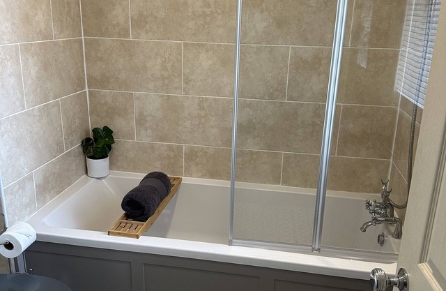 Georgian holiday House-5BR+patio+free parking