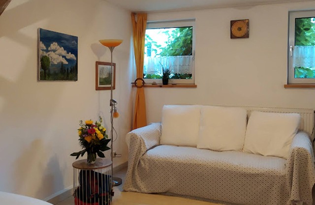 Spacieuse maison de vacances juste sur la rue principale rouge, Wi-Fi gratuit