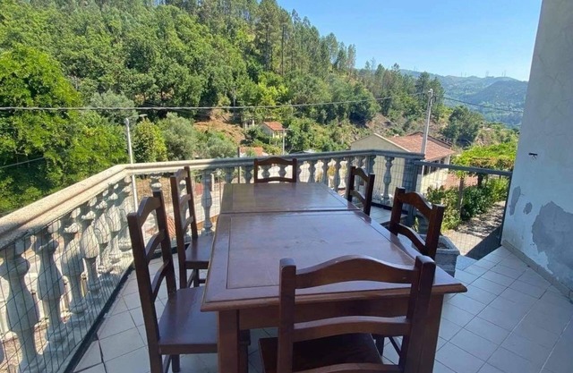 Gerês, Maison de ville à quelques mètres du fleuve