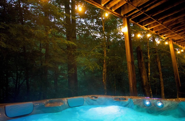 Rest-Relax-Recharge: 3BR Getaway w/ Hot Tub, BBQ & Leatherwood Adventures!