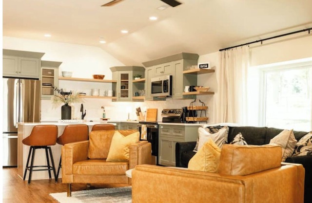 NEW!! Get Cozy in the Country - The Cottage on Luca Hill