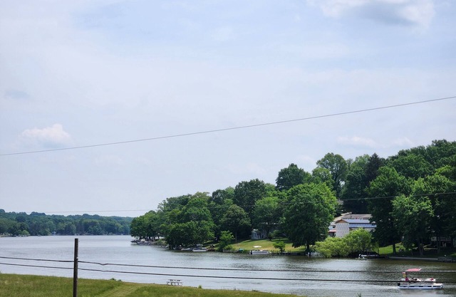 Getaway at Guilford Lake - Family-sized house overlooking the lake