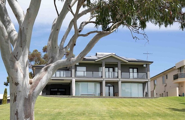 RIVERFRONT | SUPERB AND LUXURIOUS ACCOMMODATION AT WHITE SANDS!