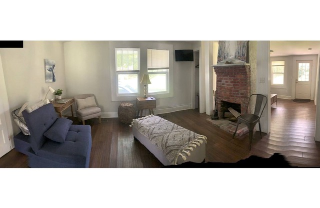 Getaway Country Cottage - Entire House with Fireplace - Pet Friendly