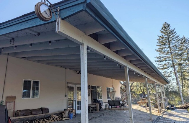 Getaway to Yosemite with this Charming Relaxing 3 bed + 3 full bath lodge
