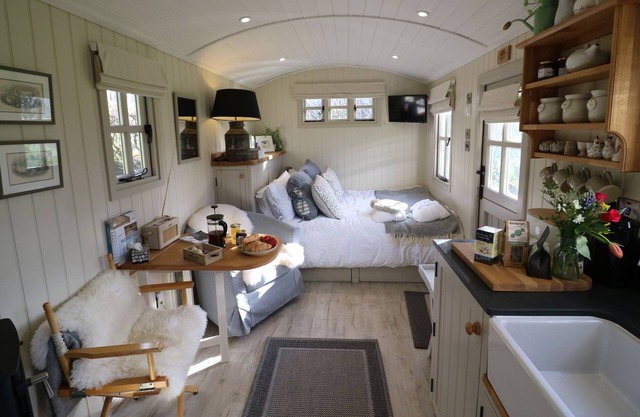 Gibson's Hut, ALRESFORD