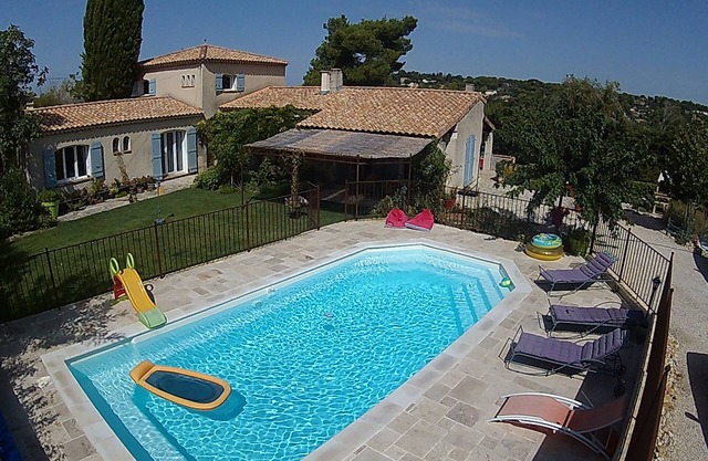 GIGNAC Villa 180m², 3 ch, calme, plages 10min,avec un potager, piscine sécurisée