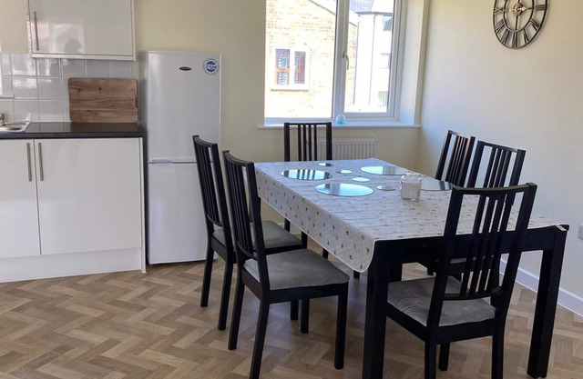 Gillingham Gem - 2BR, Electric Car Charger, Free Parking and Garden