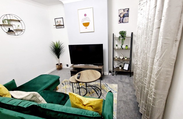 Beautiful 2-Bed House in Gillingham