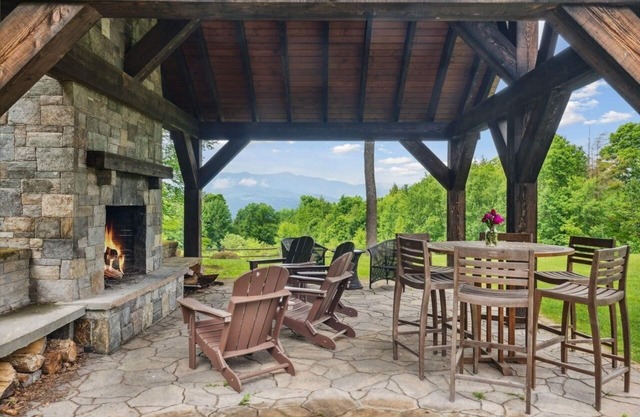 Gin Brook Estate - Spectacular mountain views!