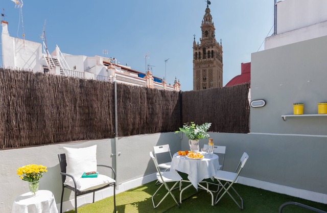 GIRALDA MAISON (emplacement privilégié, terrasse privée, Wifi)
