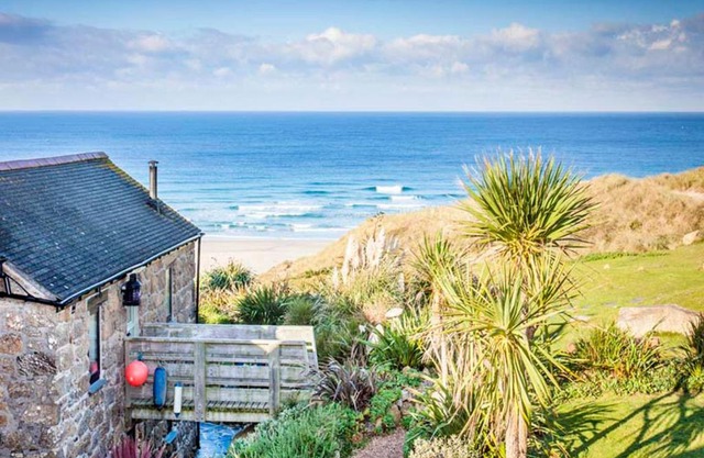Girl Annie, Cornish Cottage With Superb Sea Views & Garden, By Beach