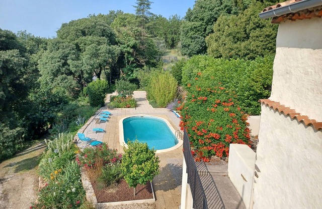 Gite 120 m2 avec piscine privée, dans mas du19ème situé au coeur de la nature