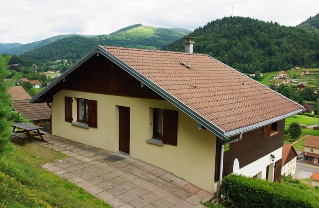 Gite en chalet dans le Parc des Ballons des Vosges. Vue sur les montagnes.